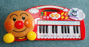 アンパンマンのピアノおもちゃ